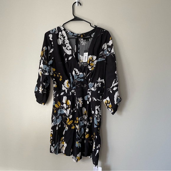 Yumi Kim Liz Black Floral Romper - Picture 3 of 7